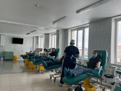 Более ста членов и сторонников «Единой России» в Якутии поддержали акцию по сдаче донорской крови