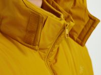 Утепленная куртка со съемным капюшоном