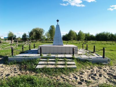 Братская могила, где похоронен командир партизанского отряда А.П.Зырянов и его бойцы, погибшие в 1921 г.