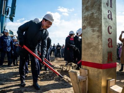 В селе Октемцы установлена первая свая совмещенной с детским садом школы