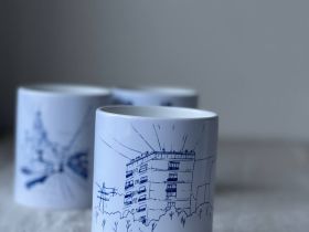 Свеча в керамическом стакане с авторским рисунком "Панелька", аромат Море