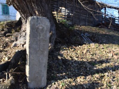 Стела надмогильная