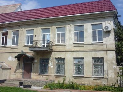 Здание, где в марте 1918 года состоялась первая конференция коммунистов и была оформлена парторганизация Благодарненского уезда