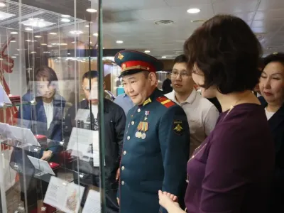 Копию именного алмаза получил Герой России Андрей Григорьев в день рождения