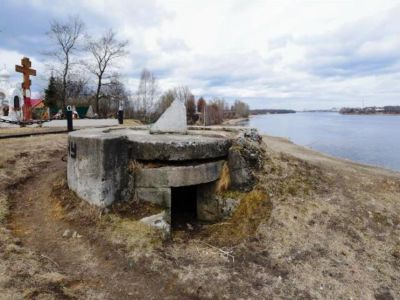 Памятник-дот и орудийная площадка на рубеже обороны советских войск в 1941-43 гг.