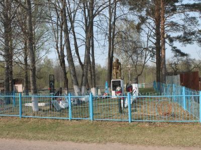 Воинское кладбище, где похоронены воины Советской Армии, погибшие в боях с немецко-фашистскими захватчиками в период Великой Отечественной войны 1941-1945 гг.