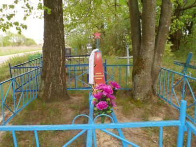 Могила советского воина, погибшего в 1943 г. в бою с немецко-фашистскими захватчиками
