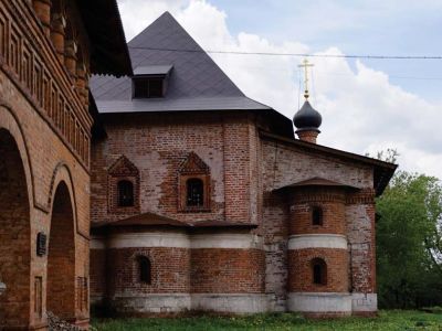 Храм Воскресения с Никольским приделом, домовая крестовая церковь епископов Сарских и Подонских