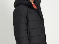 Утепленная стеганая куртка со съемным капюшоном