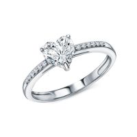 Серебряное кольцо с фианитами