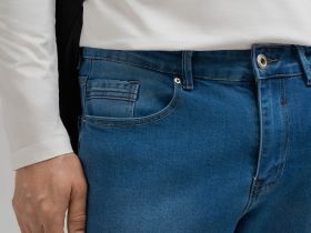 Джинсы прямого кроя