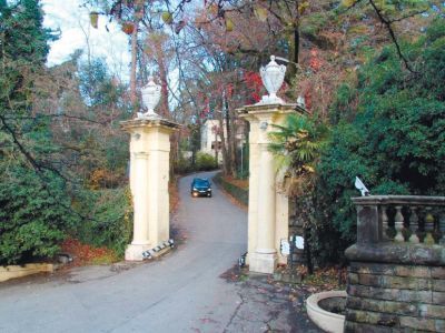 Въездная арка (западная)