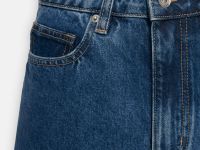 Джинсовые шорты с потертостями