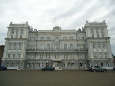 Памятник архитектуры - здание бывшего окружного суда (ныне Дом Советов)