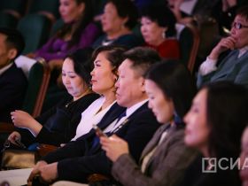 Государственные награды вручили работникам культуры Якутии