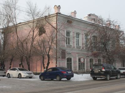 Дом жилой с магазином