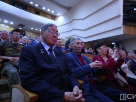 Торжественное собрание общественности ко Дню республики состоялось в Якутске