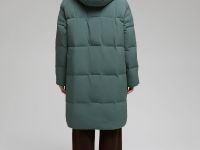 Утепленное стеганое пальто с капюшоном