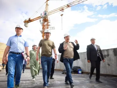 Глава Якутии осмотрел строящийся Арктический центр эпоса и искусств