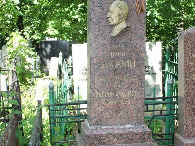 Могила известного татарского писателя  Кави Наджми