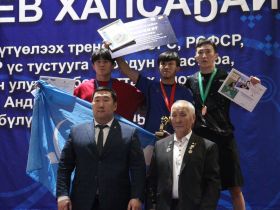В Усть-Алданском улусе выявили победителей турнира по хапсагаю памяти Иннокентия Халдеева