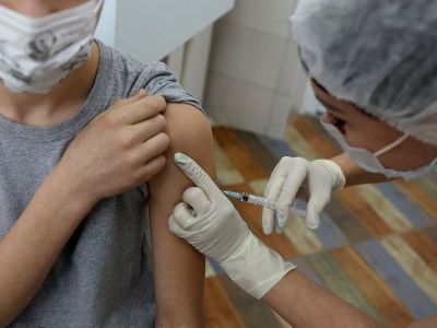 Гинцбург рассказал о побочках у вакцинированных от коронавируса подростков