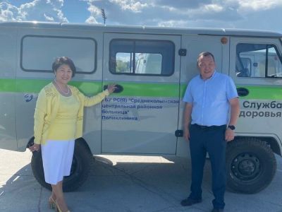 Новый санитарный автомобиль получила Среднеколымская больница