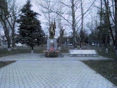 Братская могила 26 советских воинов, погибших в боях с фашистскими захватчиками