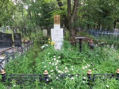 Могила Зеленского Ивана Павловича (1912-1987), Героя Социалистического труда