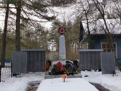 Братская могила воинов Советской Армии, погибших в 1944 г.