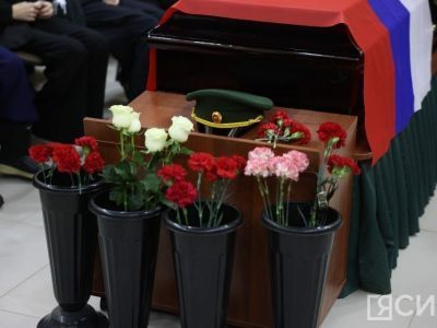 «Какой он был скромный, такой же был железный характером». В Якутске простились с Саввой Михайловым