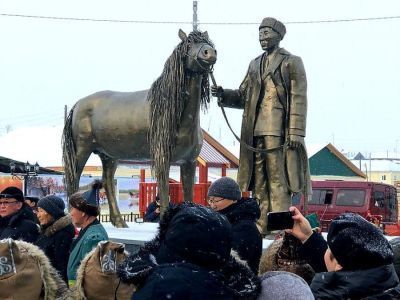 Герою Соцтруда Афанасию Степанову установили памятник в Мегино-Кангаласском улусе