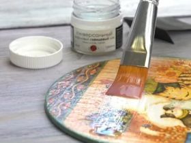 Лак универсальный акриловый ТАИР 20 мл, глянцевый