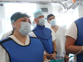 В Якутске провели операцию лазером 61-летнему пациенту с крупным желчным камнем