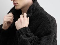 Чёрная куртка-бомбер оверсайз из искусственного меха Глория Джинс
