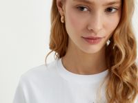 Базовая футболка приталенного силуэта