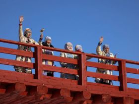 Айсен Николаев принял участие в открытии двух мостов в Томпонском районе