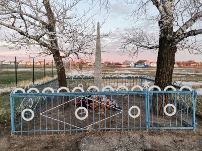 Братская могила советских воинов, погибших в период Сталинградской битвы