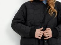 Утепленная куртка с накладными карманами