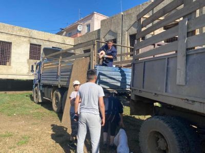 В Мирнинском районе личные подсобные хозяйства получили поросят и кур-несушек