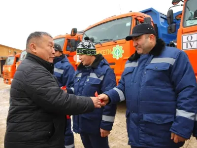 Ключи от девяти новых единиц техники вручили водителям «Якутскэкосети»