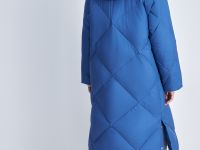 Пуховое пальто с воротником-стойкой и капюшоном
