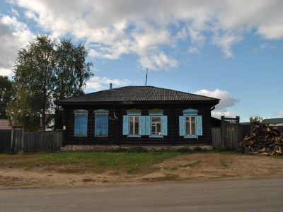 Здание, где в 1917 г. была создана и находилась жилищно-бытовая коммуна ссыльных большевиков и политический клуб большевиков