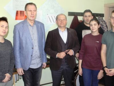 Музыканты оркестра Юрия Башмета дают уроки детям из Высшей школы музыки