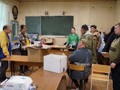 Работники системы образования оказывают адресную помощь жителям Графского Берега