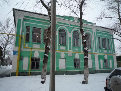 Дом жилой с надворными постройками