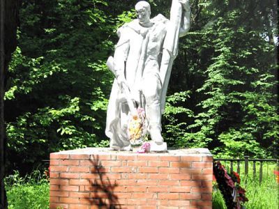 Братская могила с захоронением воинов, павших в период Великой Отечественной войны 1941—1945 гг.