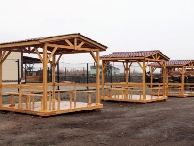 Осужденные исправительной колонии № 6 в Мохсоголлохе изготавливают срубы домов и беседки