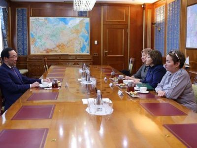 Глава Якутии встретился с супругой и матерями погибших в СВО бойцов