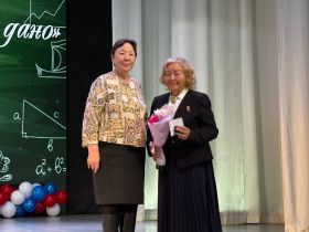 В Якутске наградили педагогов в преддверии Дня учителя